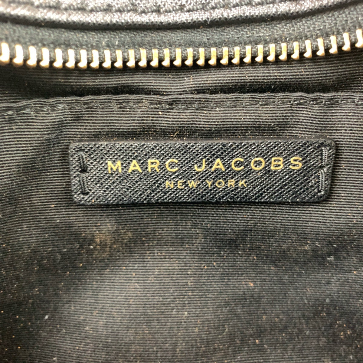 18336
MARC JACOBS マークジェイコブス ブラック 黒 ゴールド金具 PVC ショルダーバッグ ポシェット  レディース A20