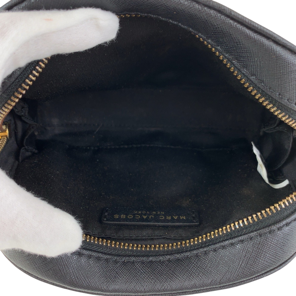18336
MARC JACOBS マークジェイコブス ブラック 黒 ゴールド金具 PVC ショルダーバッグ ポシェット  レディース A20