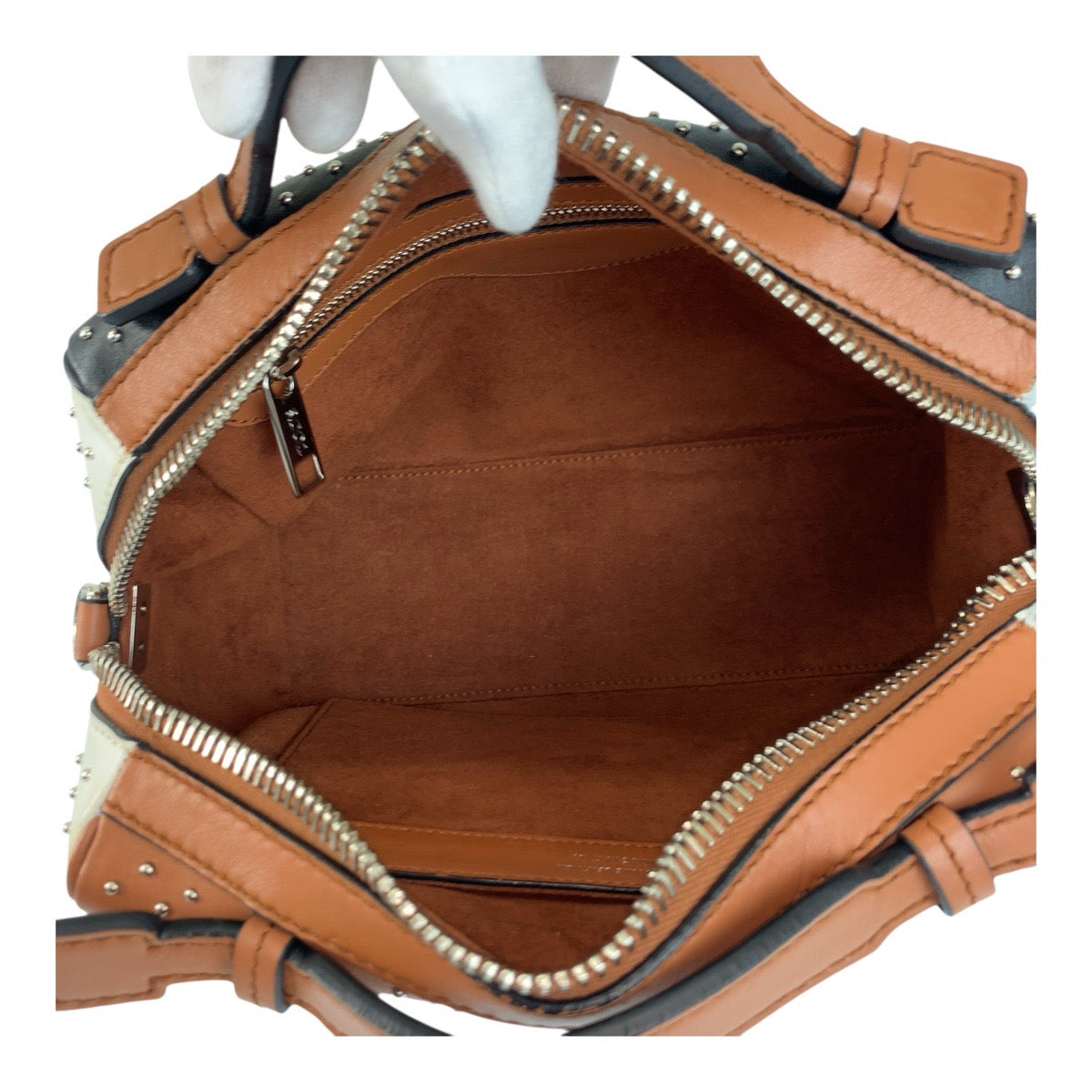 18356
TOD’S トッズ ゴンミーニ ブラウン ブラック シルバー金具 レザー ショルダーバッグ ハンドバッグ 2way  レディース A45