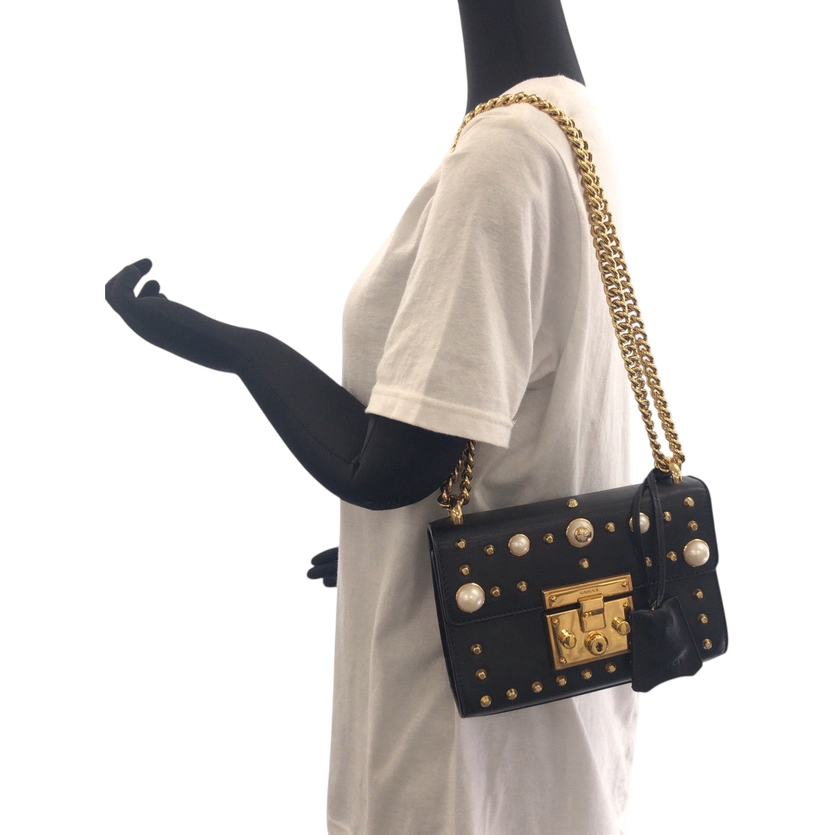 18357
GUCCI グッチ スタッズ パール ブラック 黒 ゴールド金具 レザー 432182 チェーンショルダーバッグ ポシェット  レディース ABP100