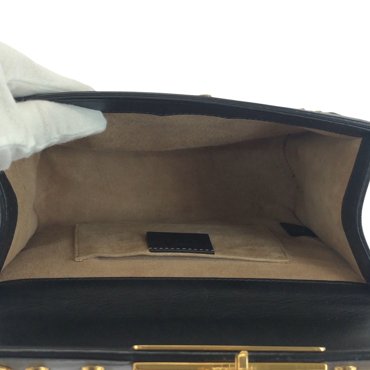 18357
GUCCI グッチ スタッズ パール ブラック 黒 ゴールド金具 レザー 432182 チェーンショルダーバッグ ポシェット  レディース ABP100