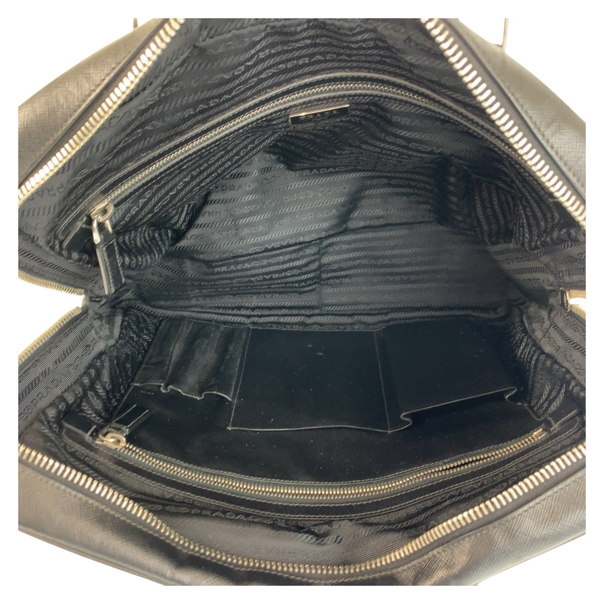 18359
PRADA プラダ サフィアーノ ブラック 黒 シルバー金具 レザー ビジネスバッグ ブリーフケース  メンズ AB52