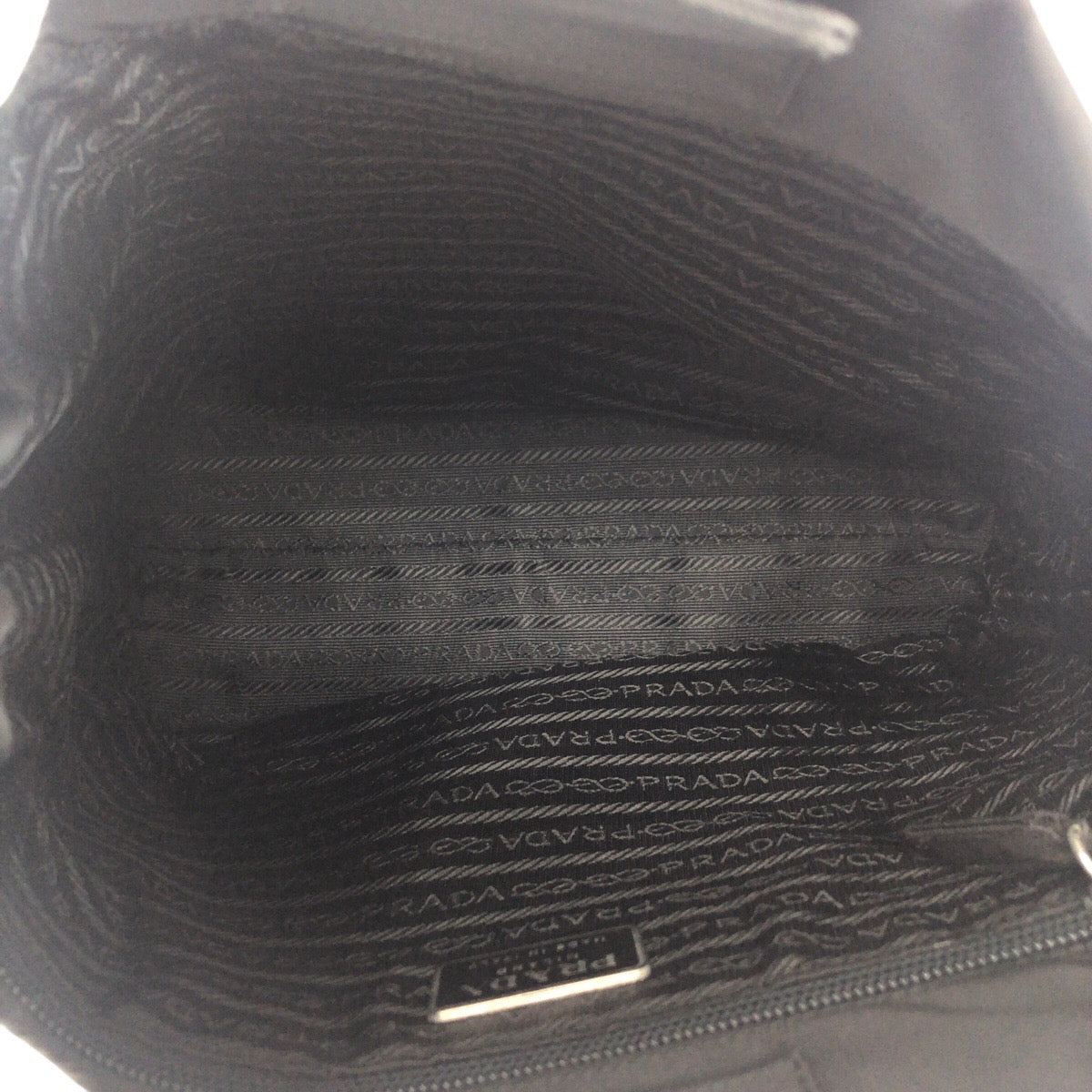 18393
PRADA プラダ テスート 三角ロゴプレート ブラック 黒 シルバー金具 ナイロン / プラスチック ショルダーバッグ  レディース ABP39