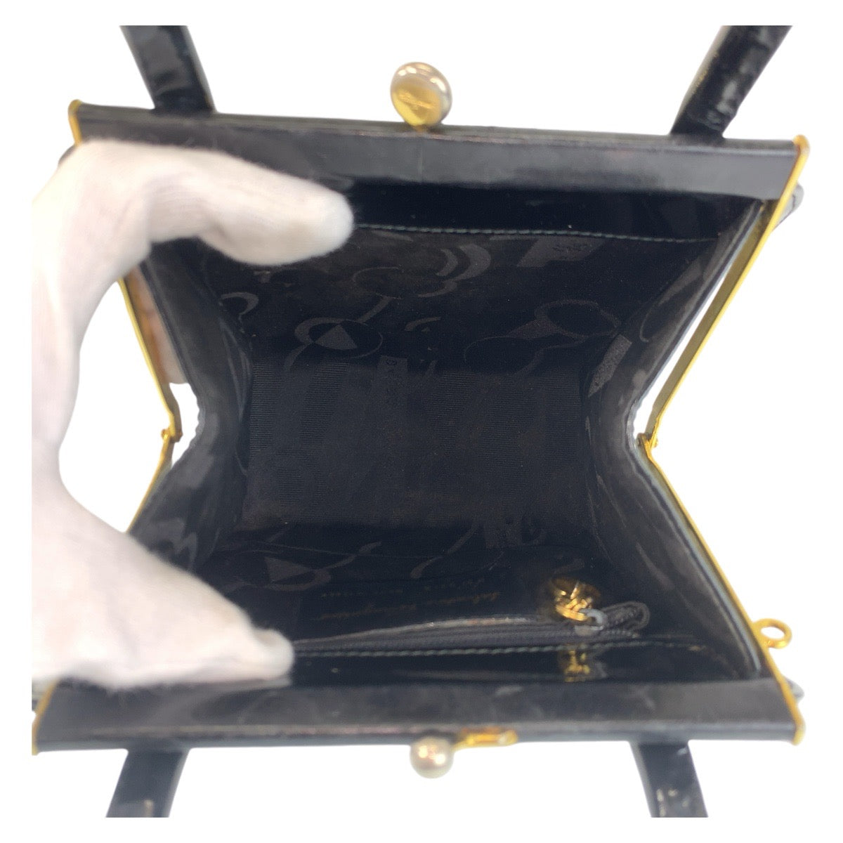 18395
Salvatore Ferragamo サルヴァトーレフェラガモ ヴィンテージ ヴァラリボン ブラック 黒 ゴールド金具 パテントレザー ハンドバッグ レディース ABP39