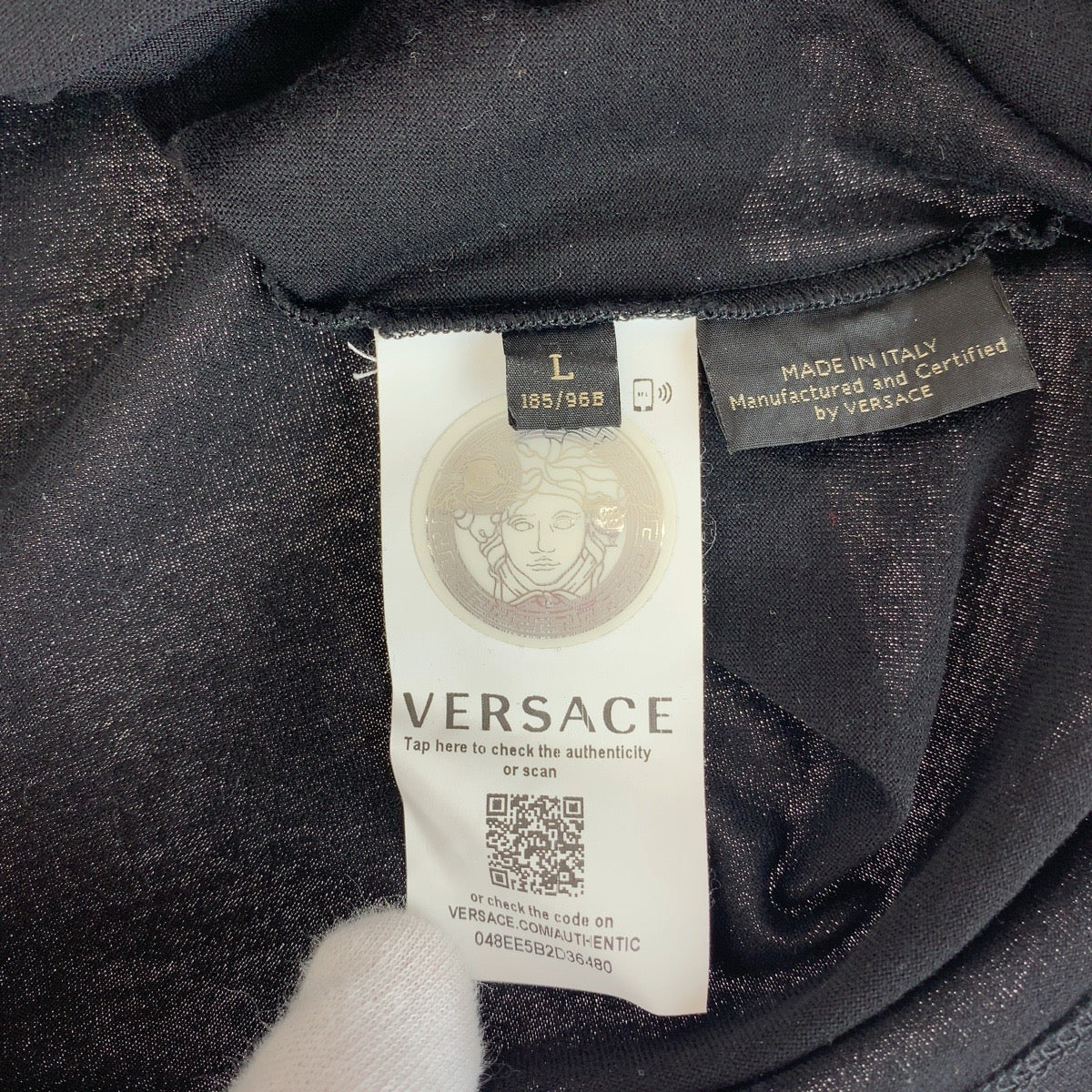 18405
Gianni Versace ジャンニ ヴェルサーチ メデューサ 刺繍 サイズL ブラック 黒 イエロー コットン 半袖Ｔシャツ クルーネック メンズ ABP13