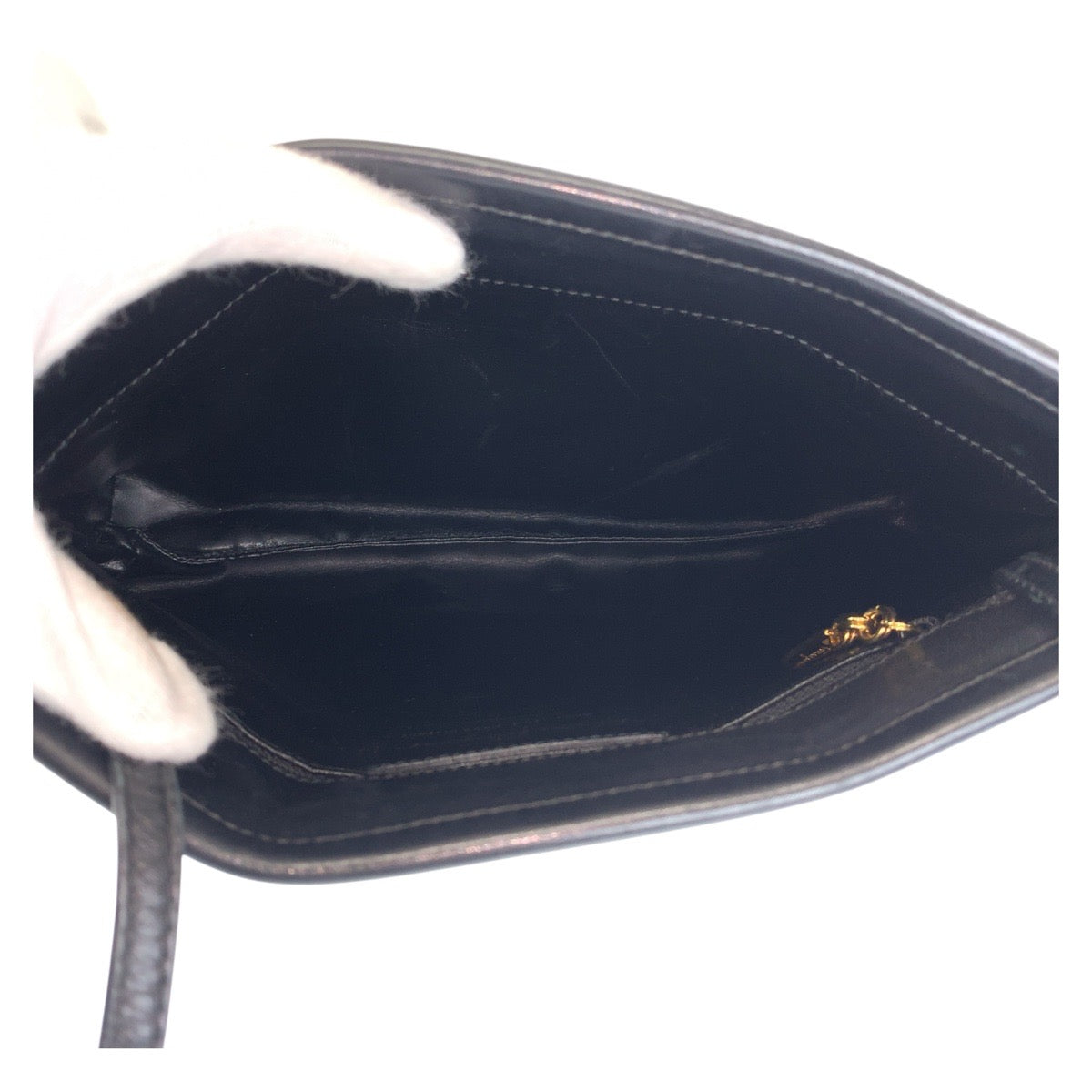 18409
Salvatore Ferragamo サルヴァトーレフェラガモ ブラック 黒 ゴールド金具 レザー ショルダーバッグ ポシェット  レディース ABP25