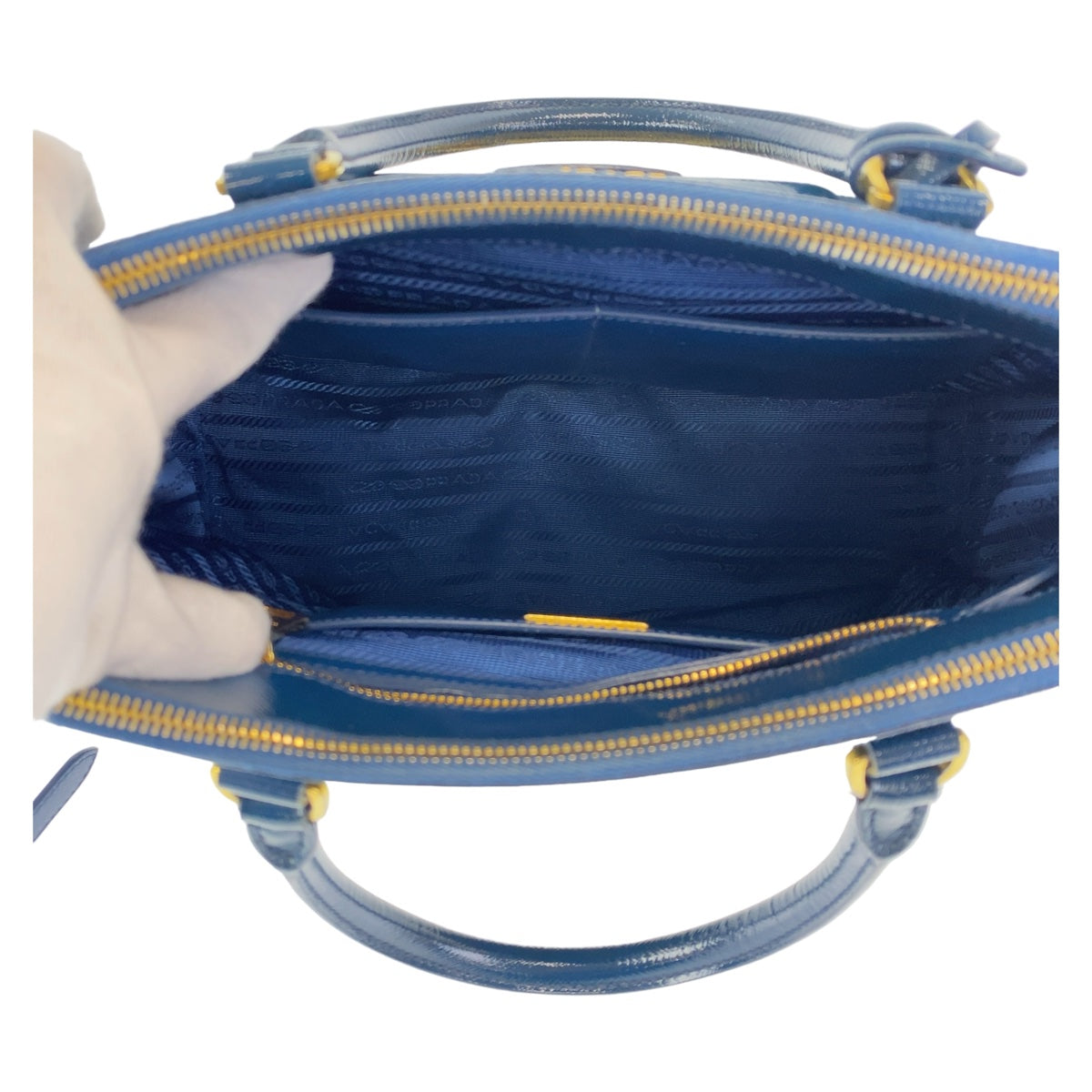 18426
PRADA プラダ サフィアーノ 三角ロゴプレート ブルー 青 ゴールド金具 レザー 2way ハンドバッグ 斜め掛け ショルダーバッグ レディース ABP66