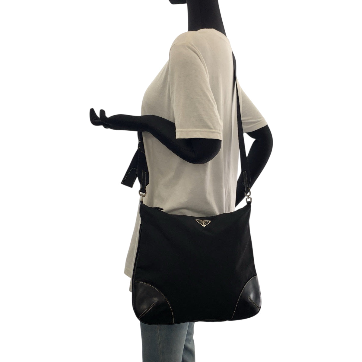 18454
PRADA Tessuto Triangle Logo Plate Black Silver Hardware Nylon 7 Shoulder Bag Pochette Ladies AB40