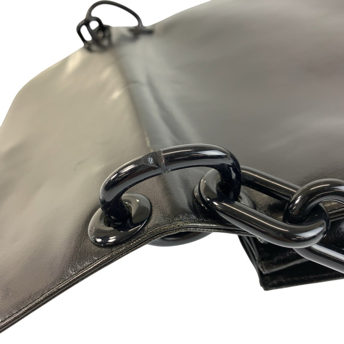 18457
PRADA プラダ ロゴ型押し ブラック 黒 レザー / プラスチック プラチェーンショルダーバッグ  レディース AB40