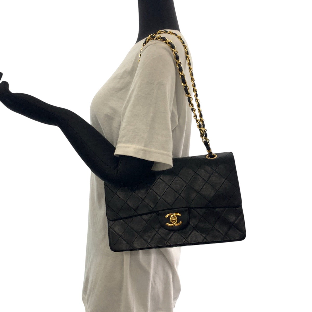 18492
CHANEL シャネル マトラッセ25 ダブルフラップ ココマーク ターンロック ブラック 黒 ゴールド金具 ラムスキン チェーンショルダーバッグ  レディース