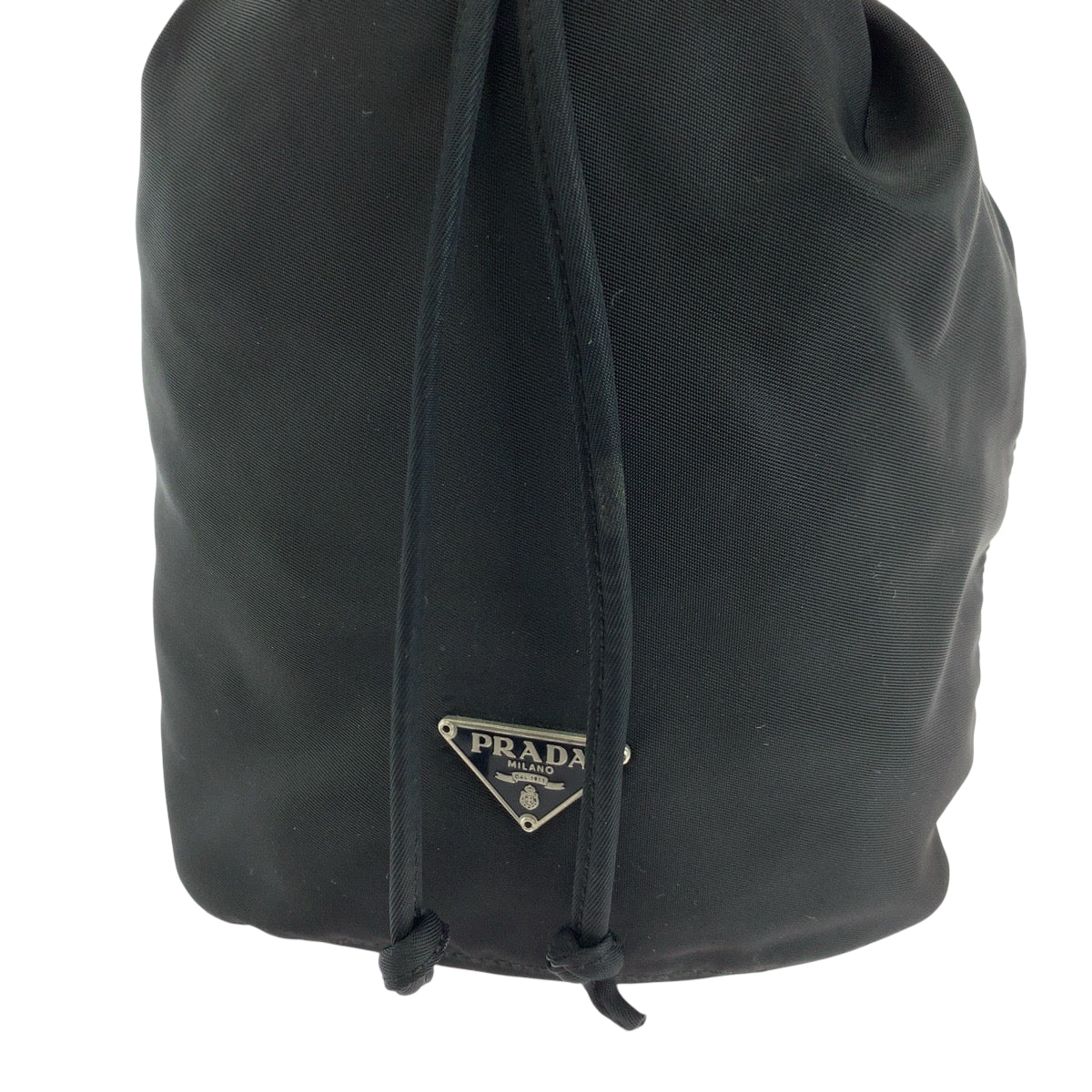 18496
PRADA プラダ テスート 三角ロゴプレート ブラック 黒 シルバー金具 ナイロン 1N0369 ポーチ 巾着ポーチ  レディース ABP22