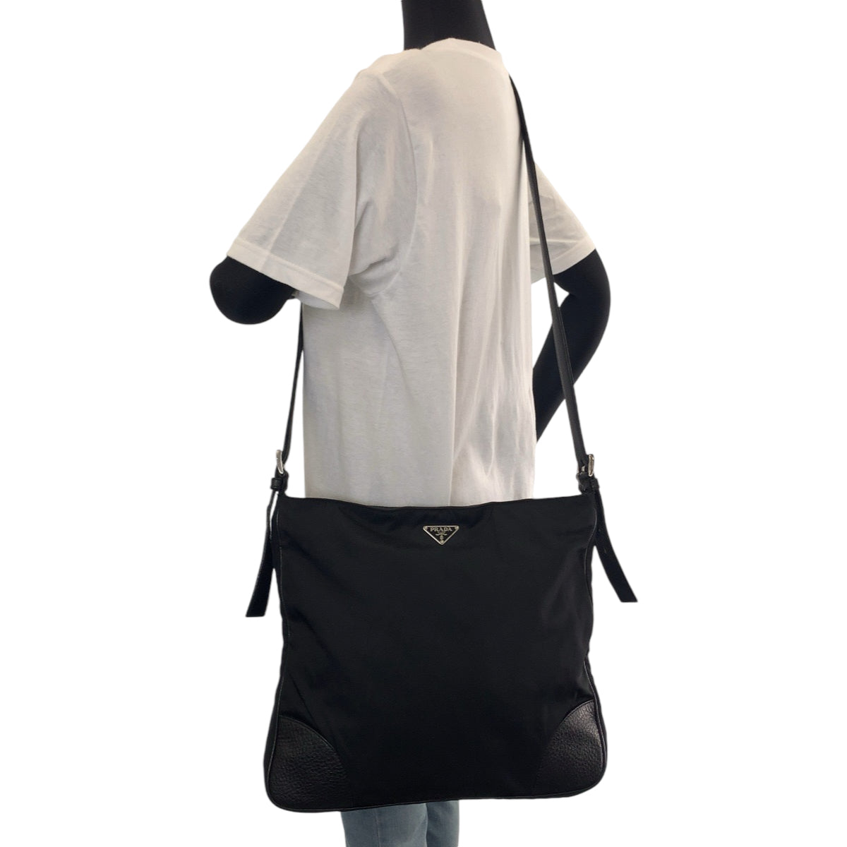 18504
PRADA プラダ テスート ヴィッテロダイノ 三角ロゴプレート ブラック 黒 シルバー金具 ナイロン / レザー ショルダーバッグ メッセンジャーバッグ メンズ A58