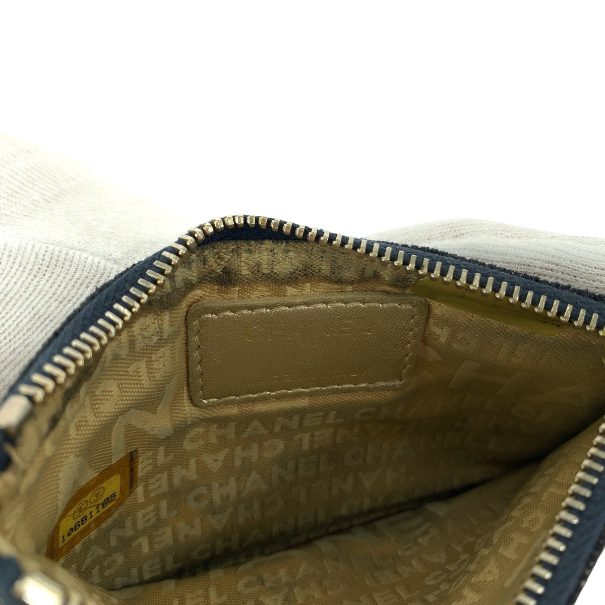 18508
CHANEL シャネル スパークリングデニム ココマーク デニム ブルー ゴールド金具 デニム チェーン付き コインケース 小銭入れ レディース AB52