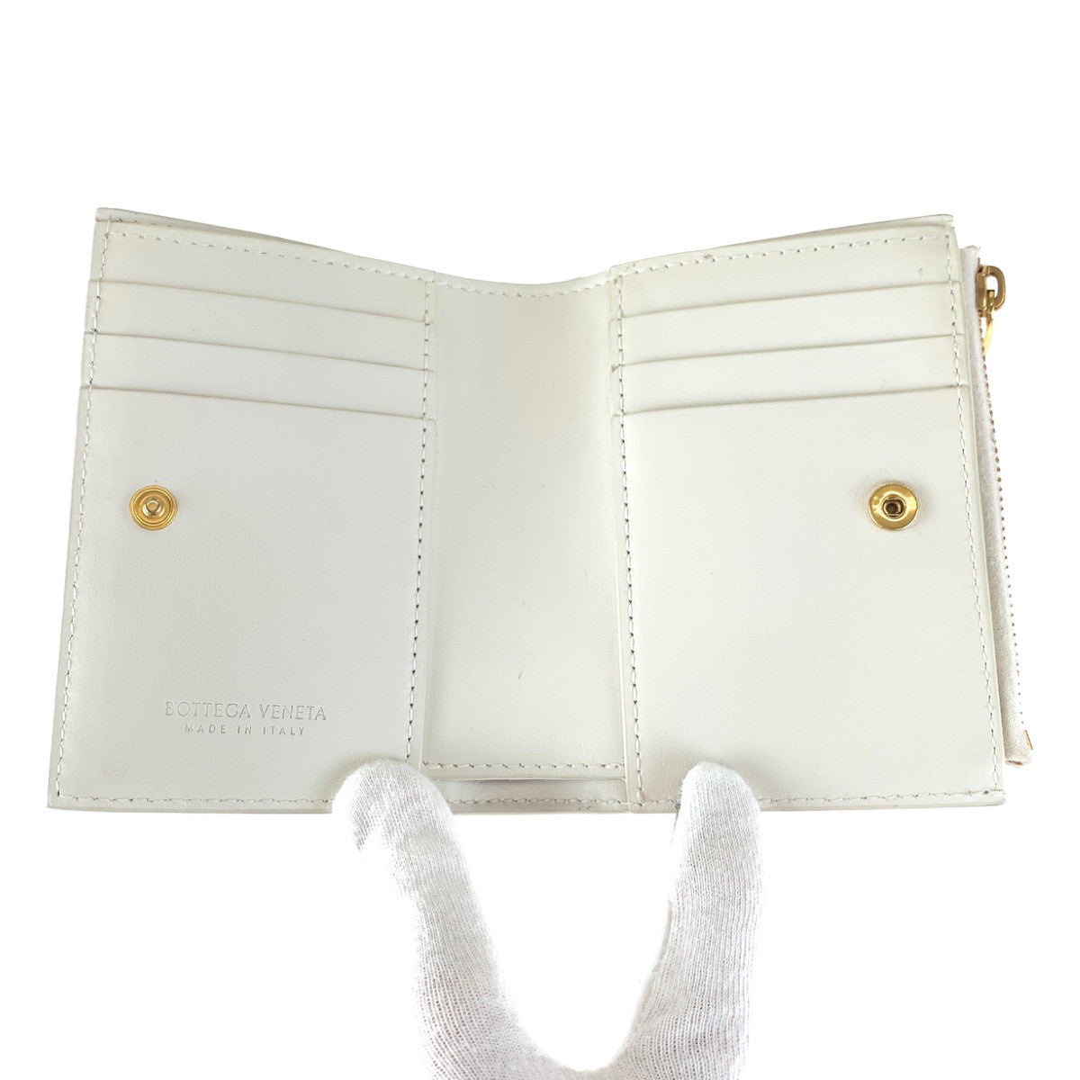 18529
BOTTEGAVENETA ボッテガヴェネタ マキシイントレチャート 男女兼用 ホワイト レザー 折財布 コンパクトウォレット  レディース ABP42
