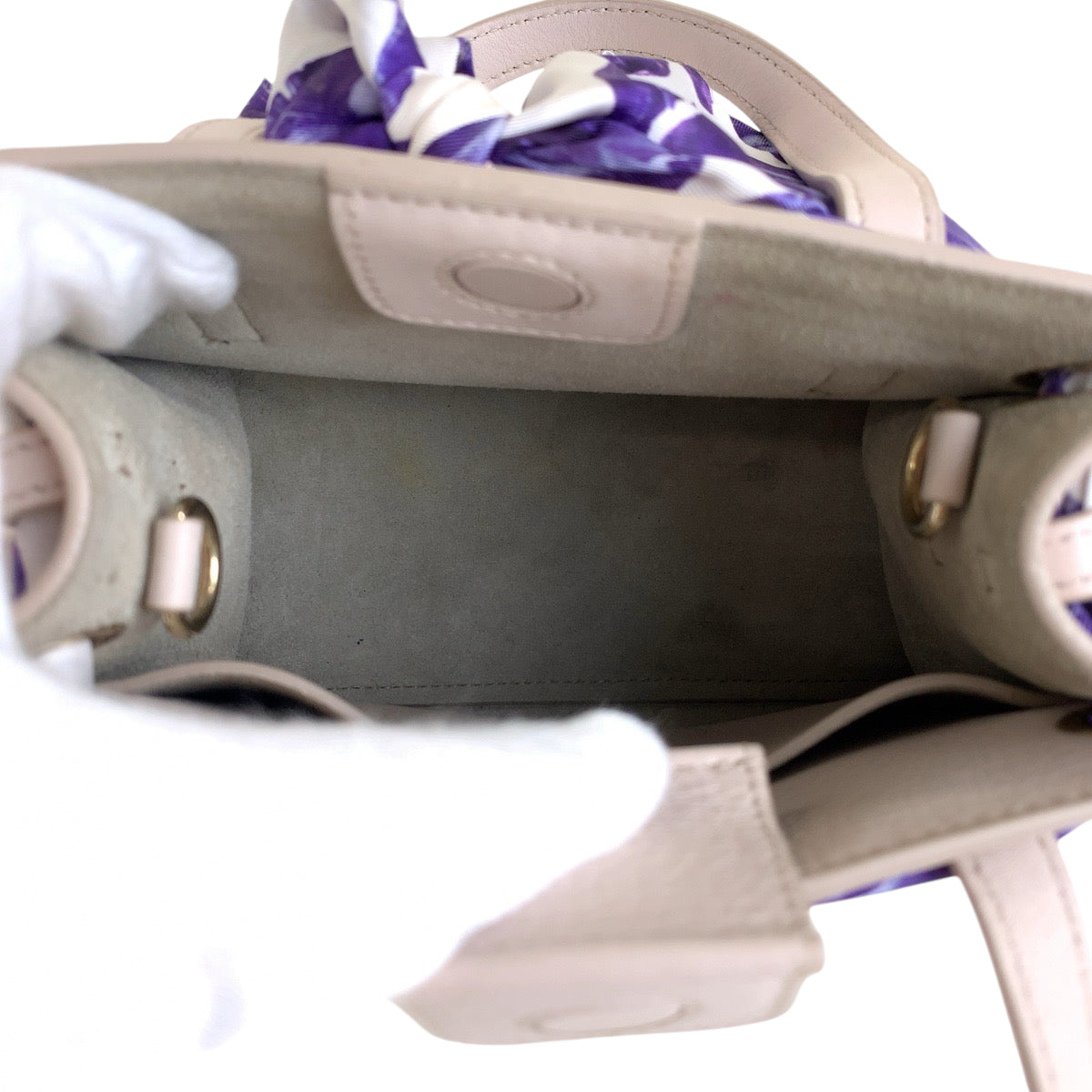 18546
Salvatore Ferragamo サルヴァトーレフェラガモ リボン ピンク ホワイト ゴールド金具 レザー EE21 G914 ショルダーバッグ ハンドバッグ 2way レディース AB41