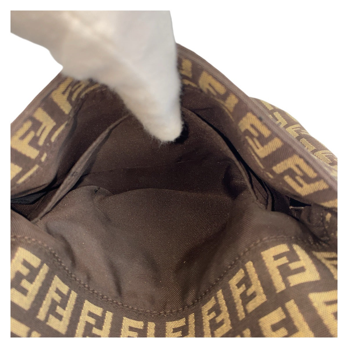 18549
FENDI フェンディ ズッキーノ カムセポシェット ブラウン シルバー金具 キャンバス ショルダーバッグ ポシェット  レディース AB40