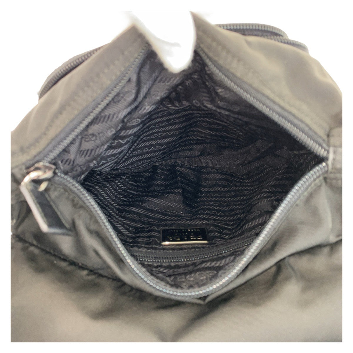 18555
PRADA プラダ テスート 三角ロゴプレート ブラック 黒 シルバー金具 ナイロン / レザー ショルダーバッグ メッセンジャーバッグ  メンズ ABP41
