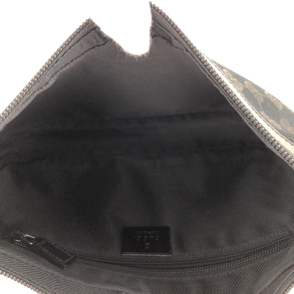 18587
GUCCI グッチ ブラック 黒 シルバー金具 GGキャンバス 019 0433 ショルダーバッグ ポシェット レディース A43