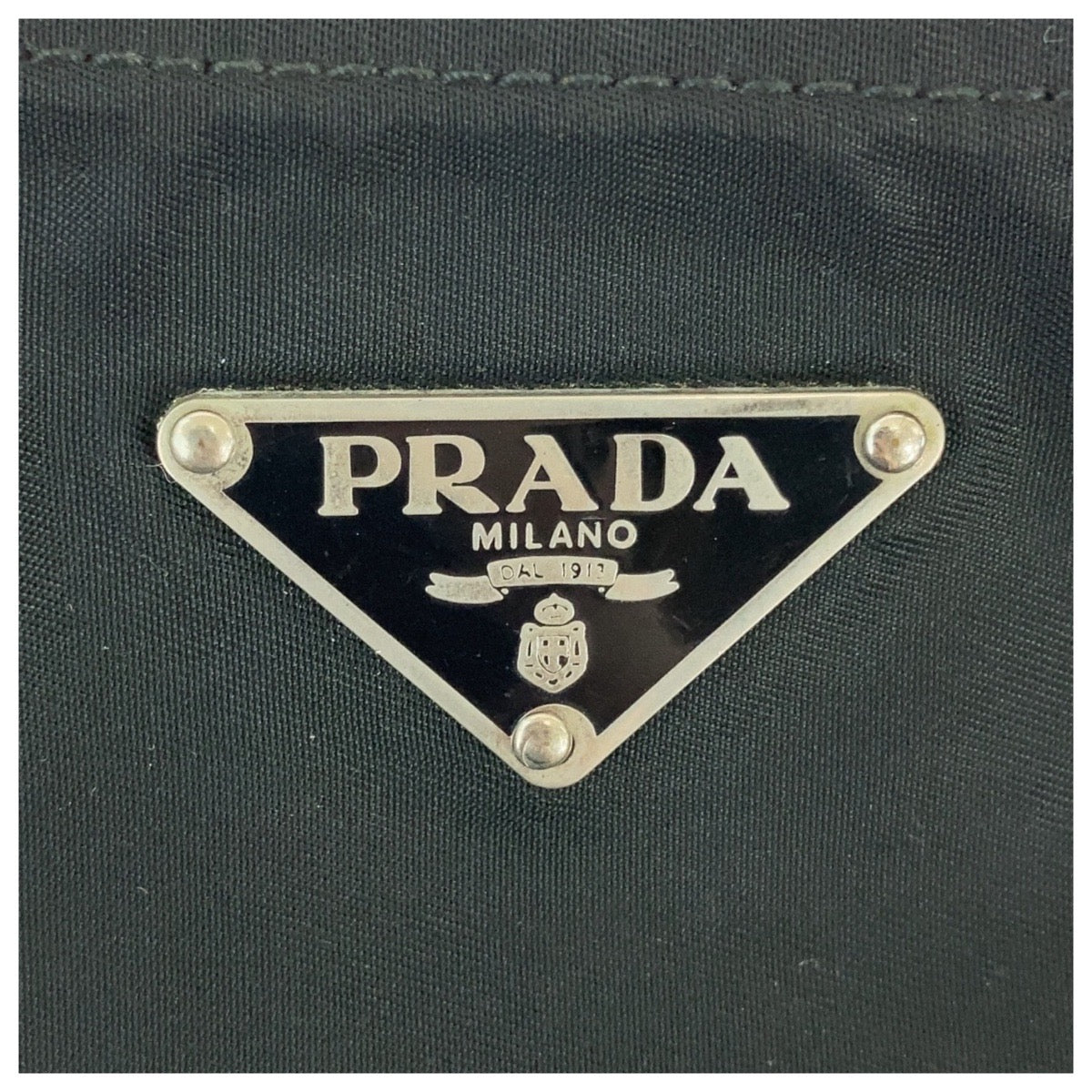 18592
PRADA プラダ テスート 三角ロゴプレート ブラック 黒 シルバー金具 ナイロン ショルダーバッグ ポシェット  レディース ABP39