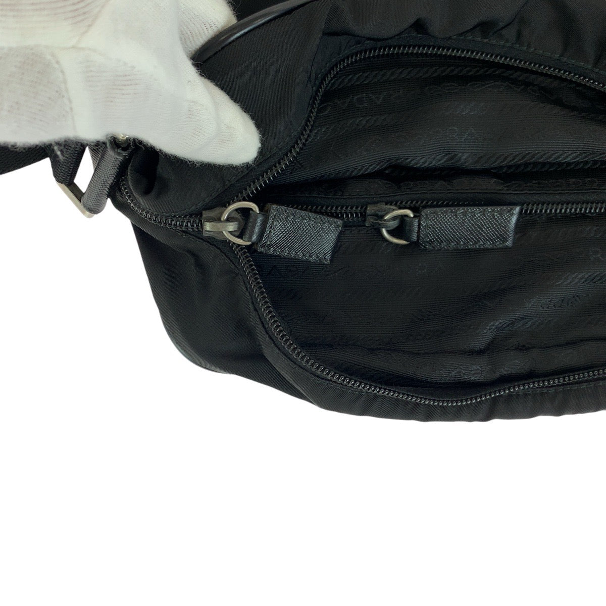 18596
PRADA プラダ テスート 三角ロゴプレート ブラック 黒 シルバー金具 ナイロン / レザー ショルダーバッグ ポシェット 男女兼用  レディース ABP43