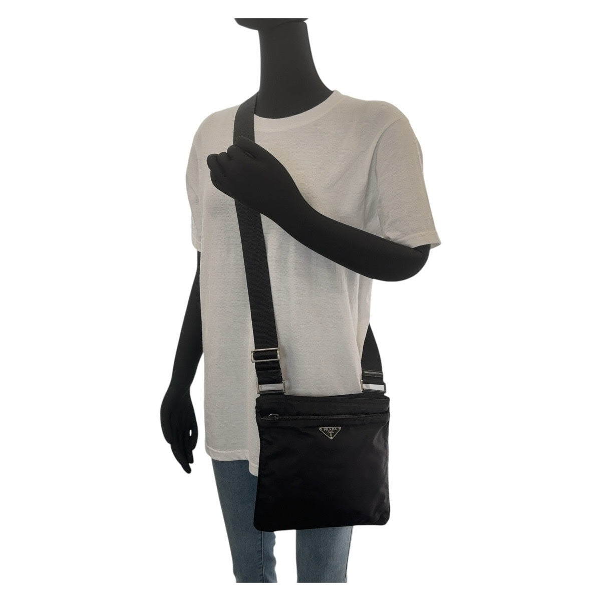 18599
PRADA プラダ テスート 三角ロゴプレート ブラック 黒 シルバー金具 ナイロン ショルダーバッグ  レディース ABP40