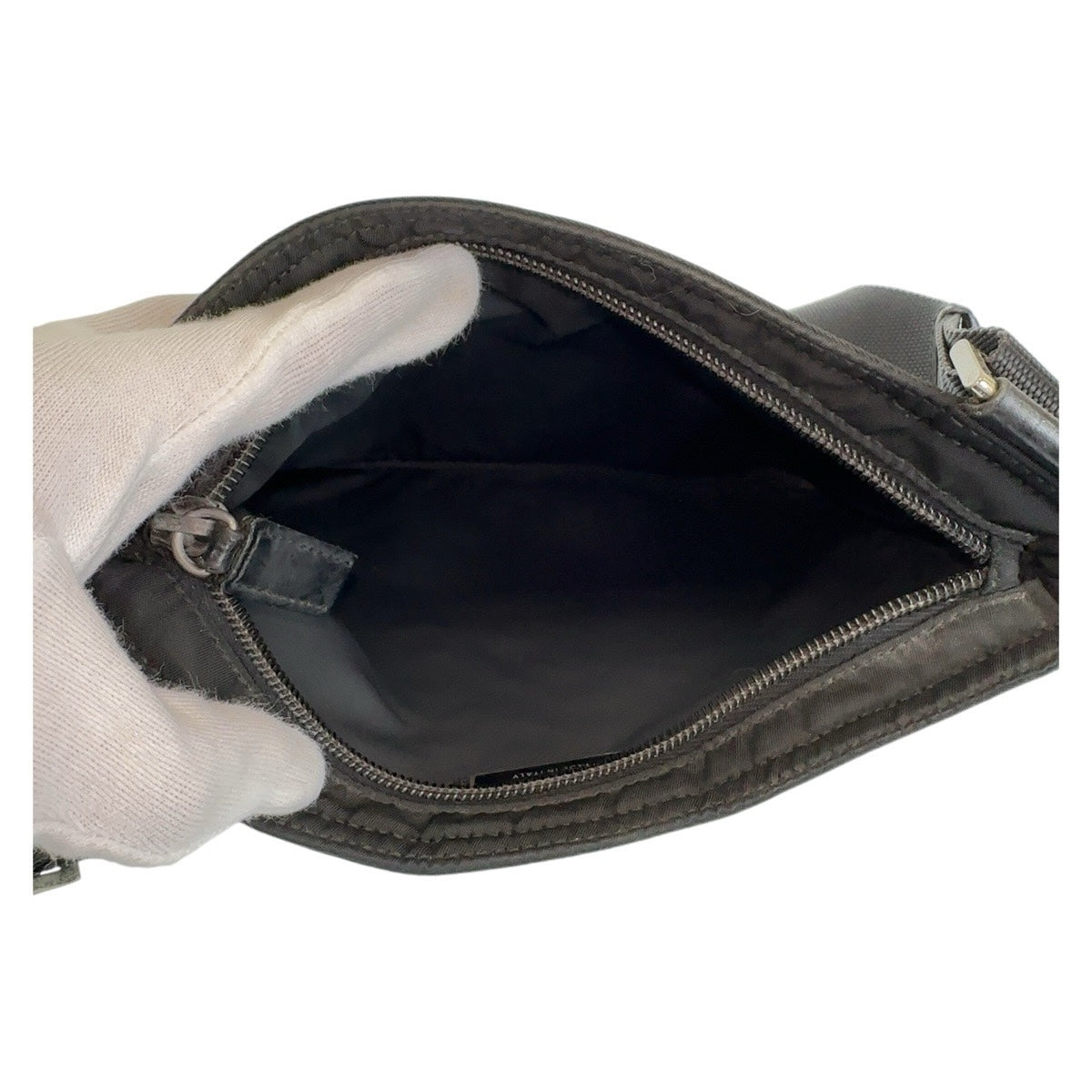 18599
PRADA プラダ テスート 三角ロゴプレート ブラック 黒 シルバー金具 ナイロン ショルダーバッグ  レディース ABP40