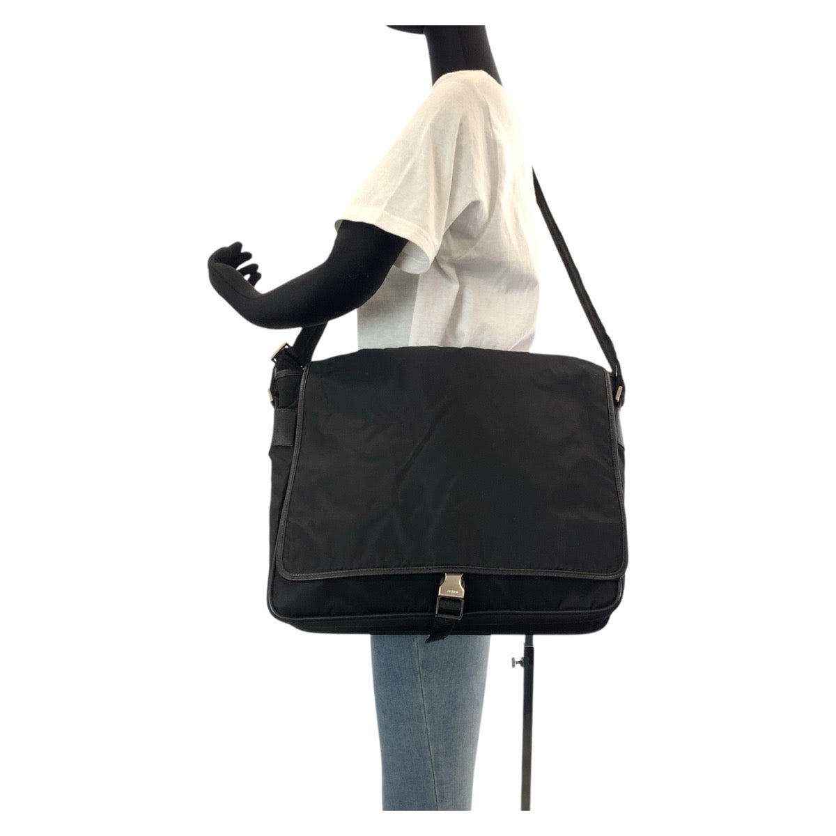 18604
PRADA プラダ テスート 三角ロゴプレート ブラック 黒 シルバー金具 ナイロン ショルダーバッグ メッセンジャーバッグ 男女兼用  レディース