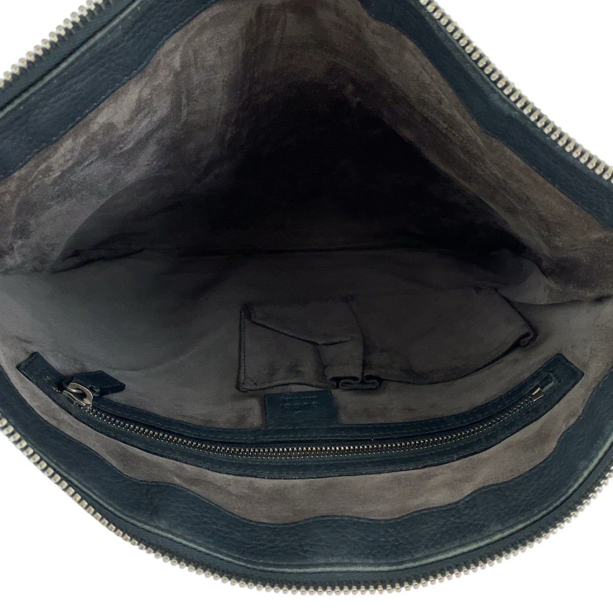 18608
GUCCI グッチ ダークグレー シルバー金具 レザー 233329 ショルダーバッグ ポシェット  メンズ ABP45