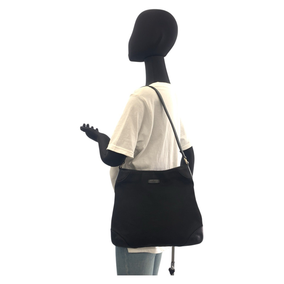 18622
GUCCI グッチ ブラック 黒 シルバー金具 キャンバス / レザー 257296 ショルダーバッグ レディース AB28