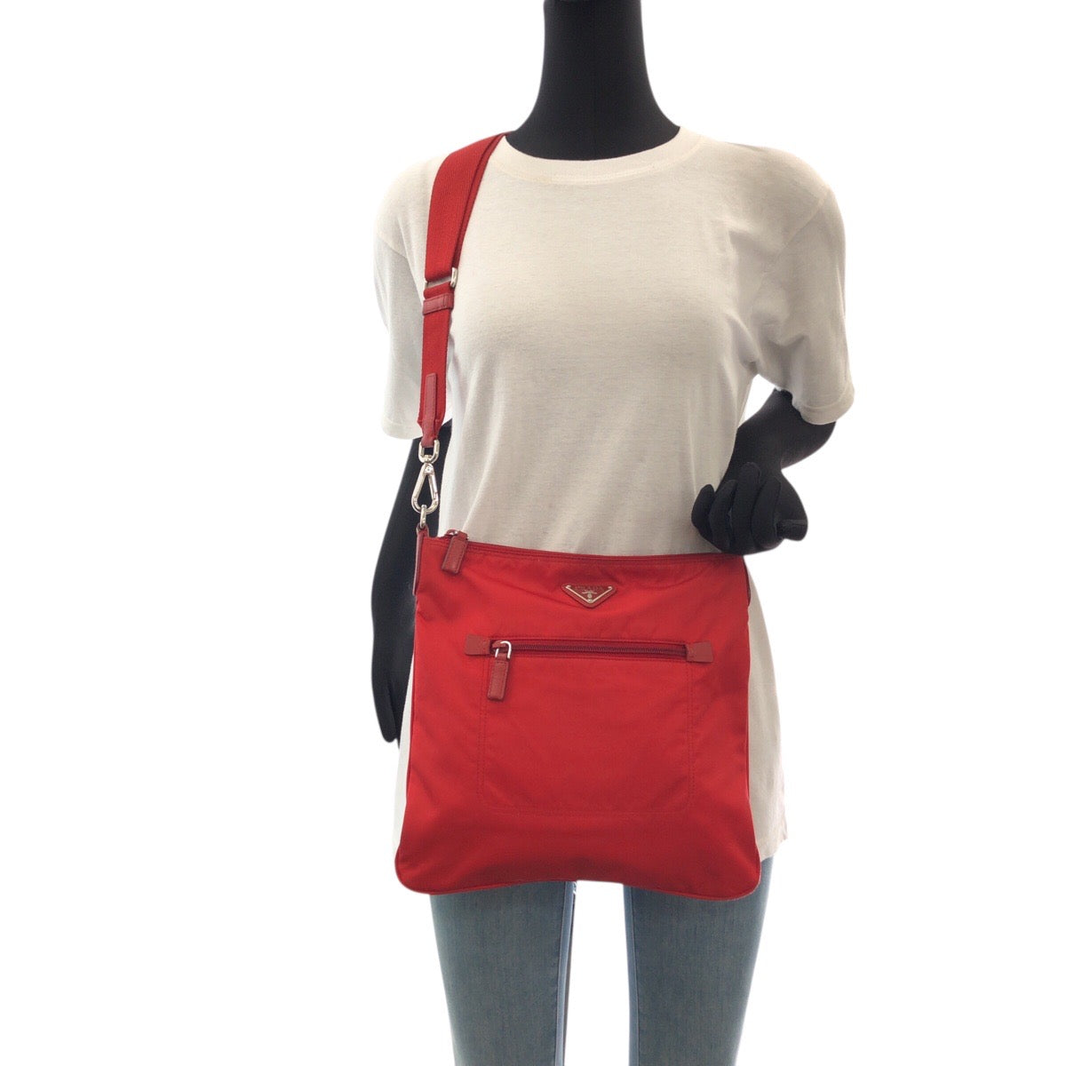 18623
PRADA プラダ テスート 三角ロゴプレート レッド シルバー金具 ナイロン 斜め掛け ショルダーバッグ  レディース ABP38