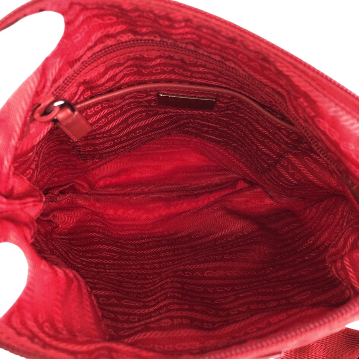 18623
PRADA プラダ テスート 三角ロゴプレート レッド シルバー金具 ナイロン 斜め掛け ショルダーバッグ  レディース ABP38