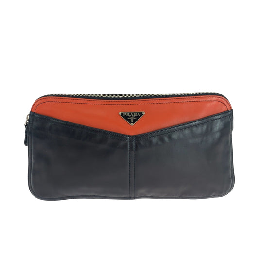 18637
PRADA プラダ 三角ロゴプレート 男女兼用 ブラック オレンジ シルバー金具 レザー クラッチバッグ セカンドバッグ レディース ABP22