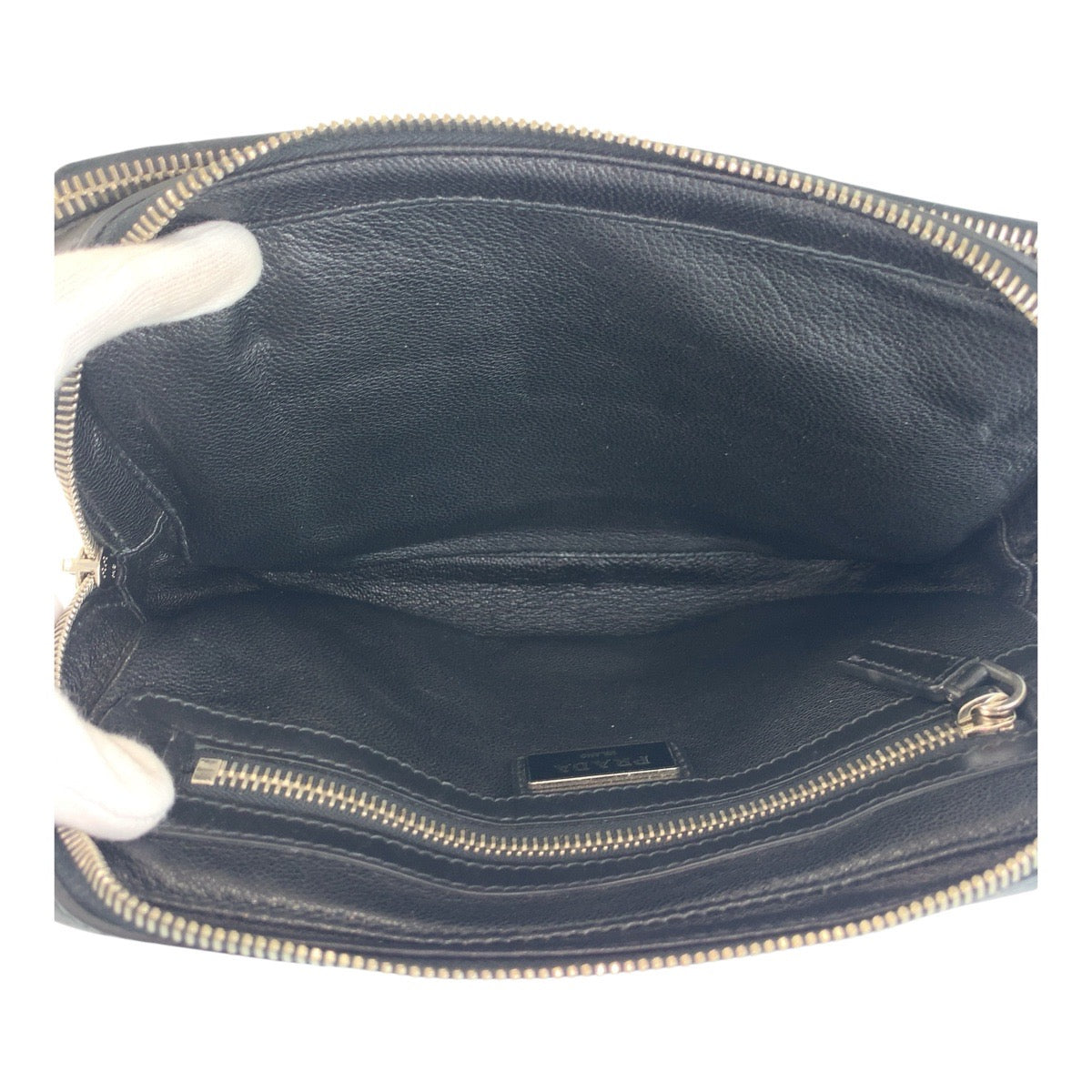 18656
PRADA プラダ 三角ロゴプレート ブラック 黒 シルバー金具 レザー クラッチバッグ セカンドバッグ  メンズ ABP48