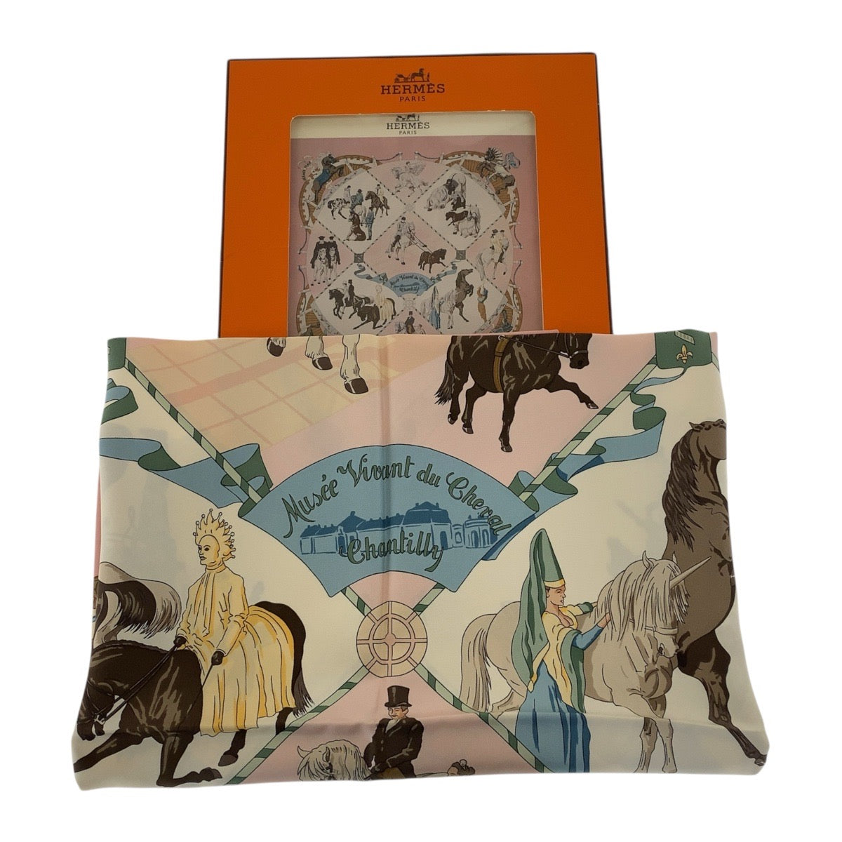 18686
HERMES エルメス カレ90 Musee Vivant du Cheval Chantilly ピンク マルチカラー シルク スカーフ  レディース A20