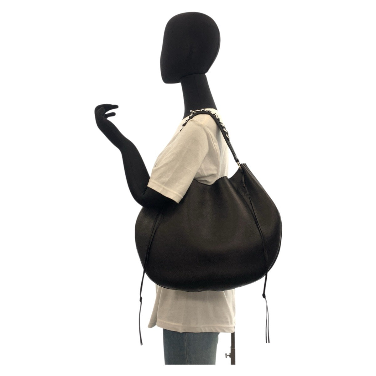 18688
LOEWE ロエベ アナグラム フォーチュン ホーボー ブラック 黒 シルバー金具 レザー ショルダーバッグ 2way  レディース A100