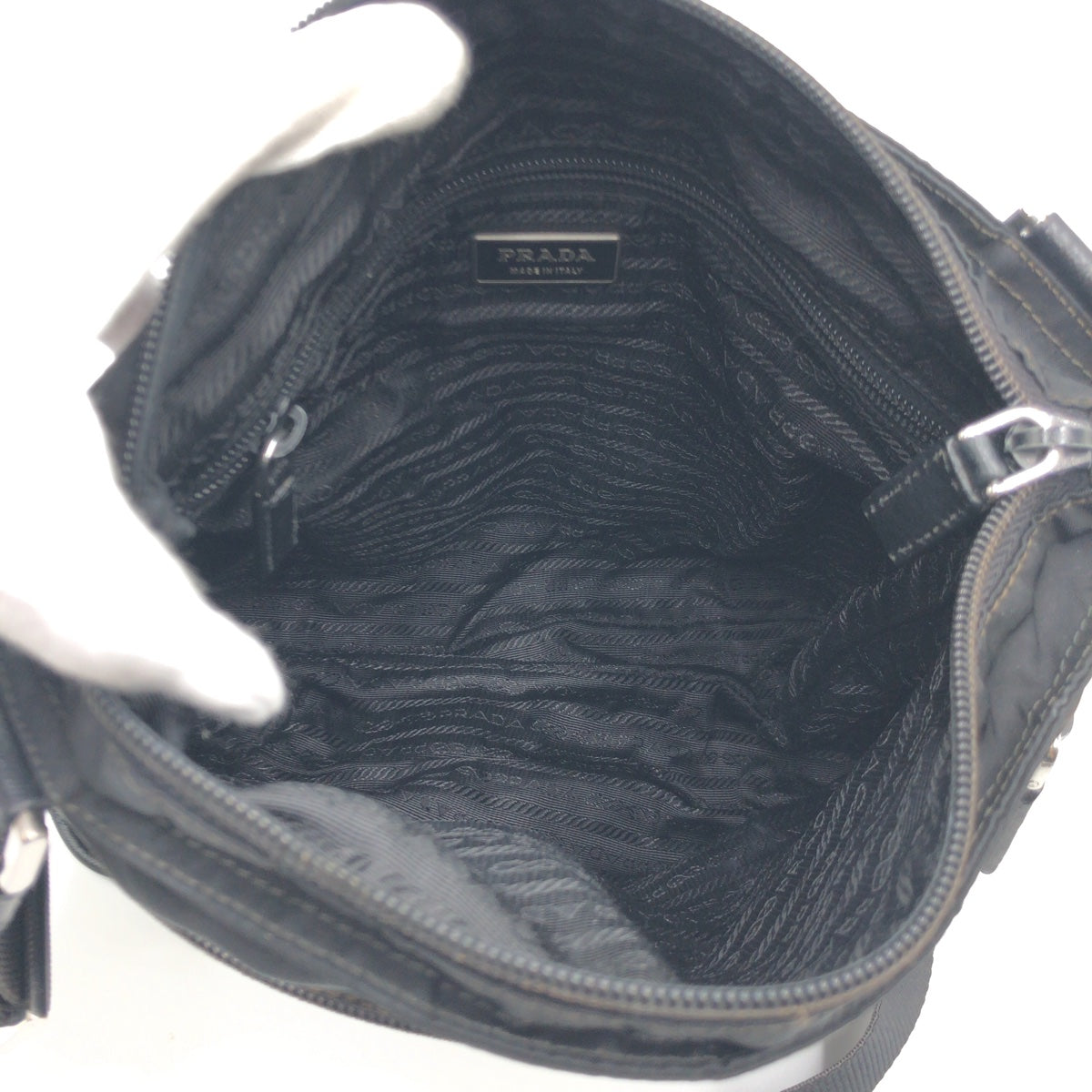 18695
PRADA プラダ テスート 三角ロゴプレート 男女兼用 ブラック 黒 シルバー金具 ナイロン ショルダーバッグ ポシェット  レディース ABP40