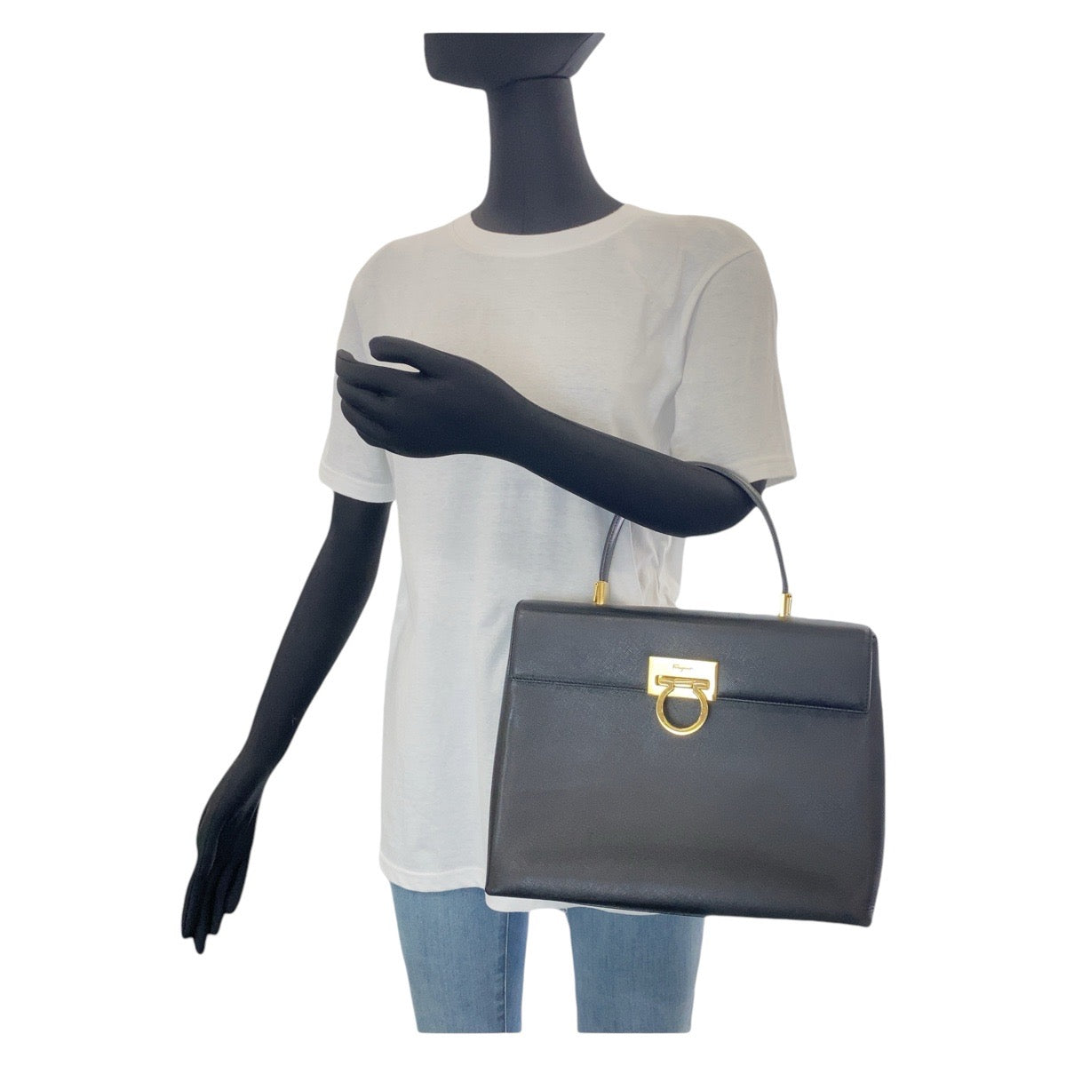 18697
Salvatore Ferragamo サルヴァトーレフェラガモ ガンチーニ ブラック 黒 ゴールド金具 レザー ハンドバッグ  レディース ABP40