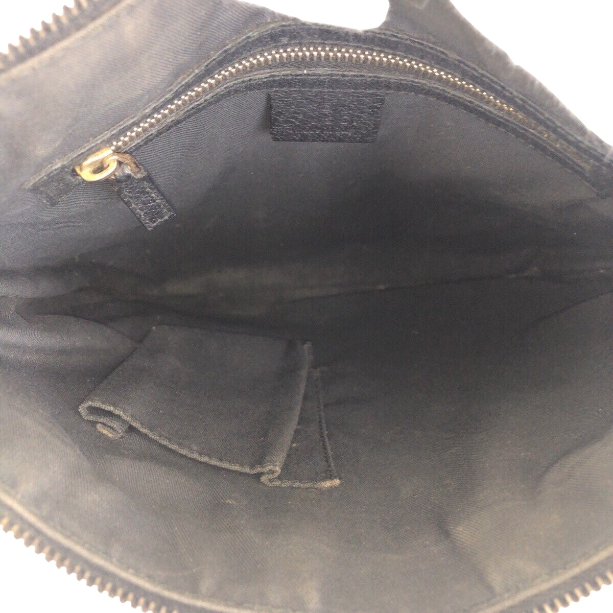 18699
GUCCI グッチ スタッズ ブラック 黒 ゴールド金具 GGキャンバス / レザー 120893 ショルダーバッグ ポシェット  レディース AB39