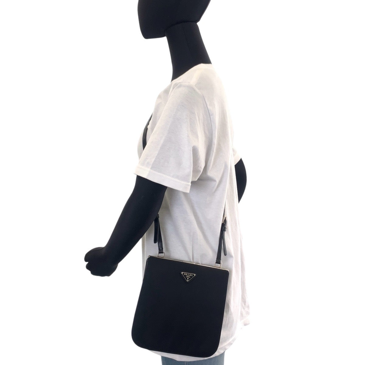 18700
PRADA プラダ テスート 三角ロゴプレート ブラック 黒 シルバー金具 ナイロン ショルダーバッグ ポシェット  レディース ABP50