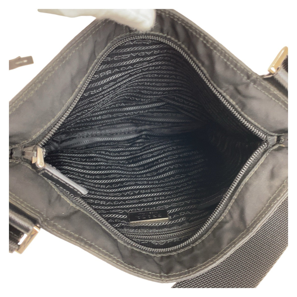 18702
PRADA プラダ テスート 三角ロゴプレート ブラック 黒 シルバー金具 ナイロン ショルダーバッグ メッセンジャーバッグ  レディース ABP40