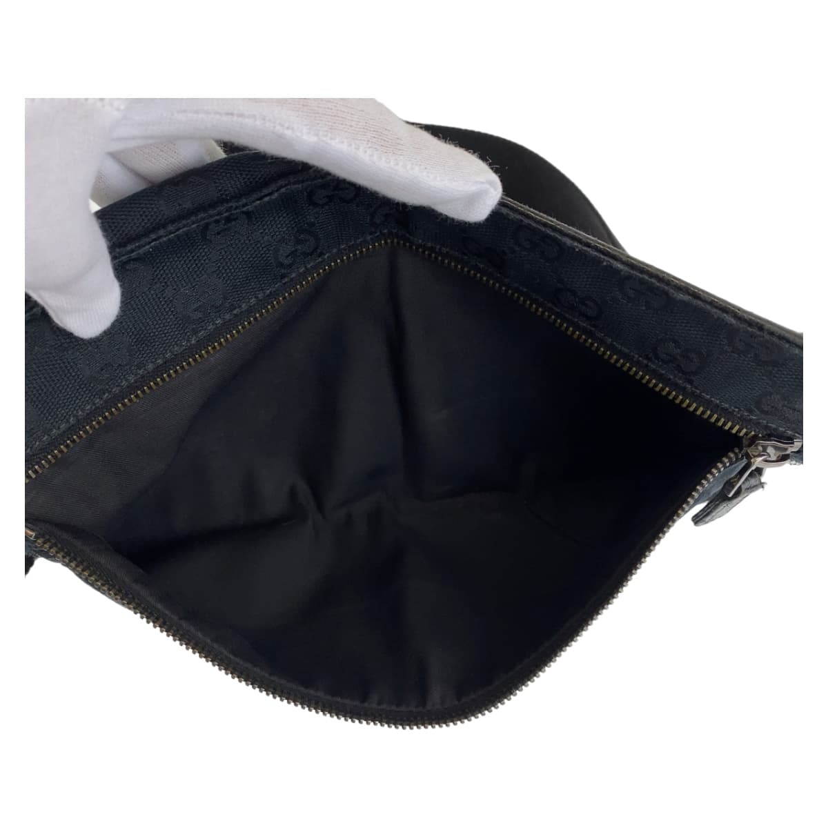 18714
GUCCI グッチ ブラック 黒 シルバー金具 GGキャンバス 28566 ウエストバッグ ボディバッグ バムバッグ  メンズ B35