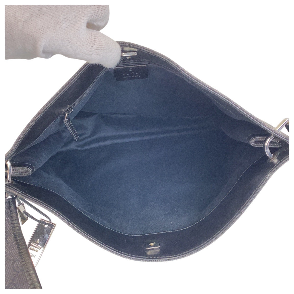 18732
GUCCI グッチ ブラック 黒 シルバー金具 GGキャンバス 90656 ショルダーバッグ メッセンジャーバッグ レディース ABP42