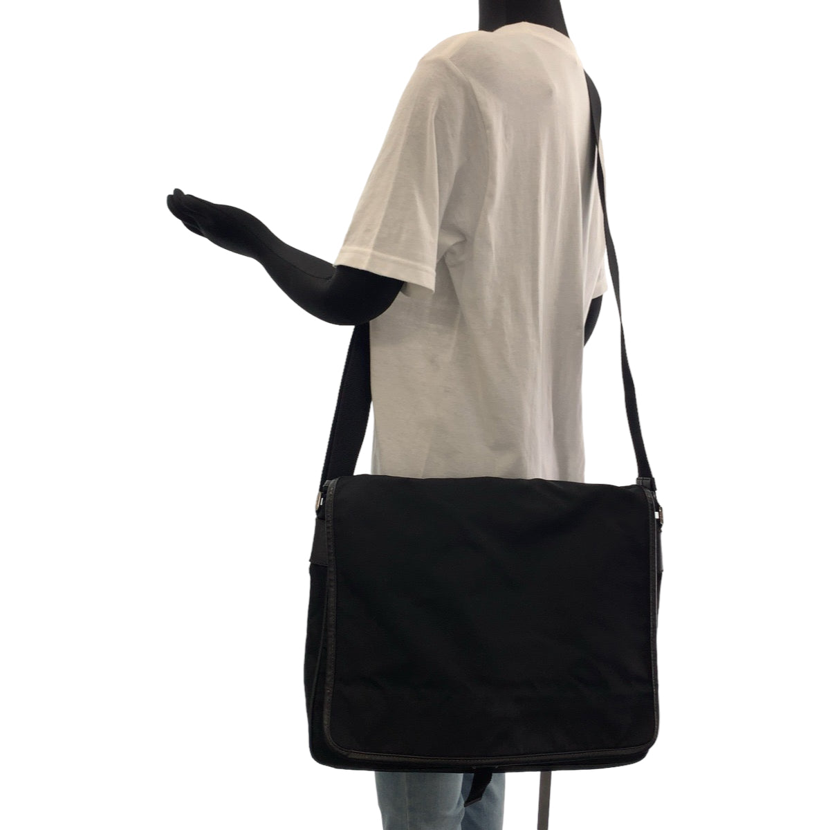 18742
PRADA プラダ テスート 三角ロゴプレート ブラック 黒 シルバー金具 ナイロン ショルダーバッグ メッセンジャーバッグ  メンズ AB41