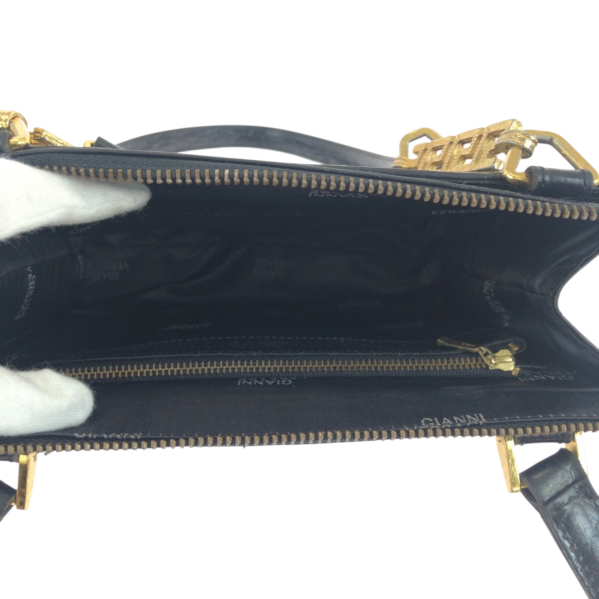 18774
VERSACE Vintage Croc Embossed Sunburst Black Gold Hardware Leather Shoulder Bag Tote Bag Ladies ABP60