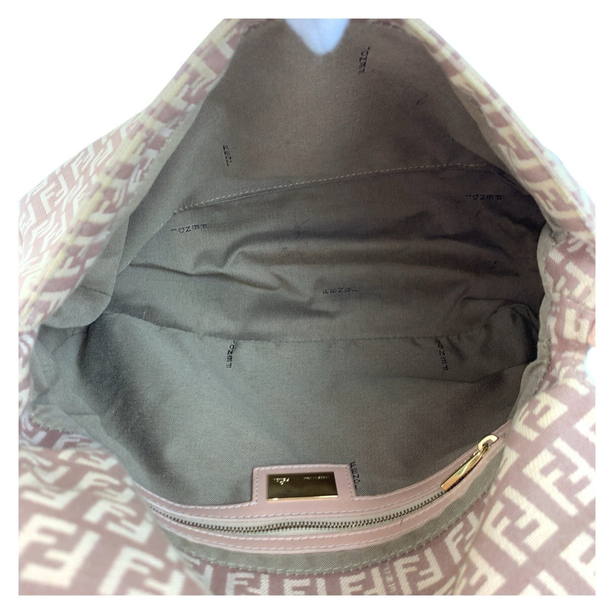 18783
FENDI フェンディ ズッキーノ マンマバケット ピンクベージュ ゴールド金具 キャンバス / レザー 8BR001LPN059 ショルダーバッグ  レディース ABP80