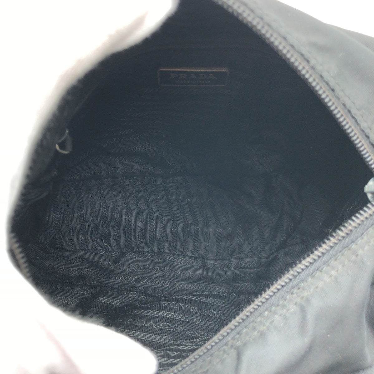 18796
PRADA プラダ テスート 三角ロゴプレート ブラック 黒 シルバー金具 ナイロン ショルダーバック ポシェット  レディース AB