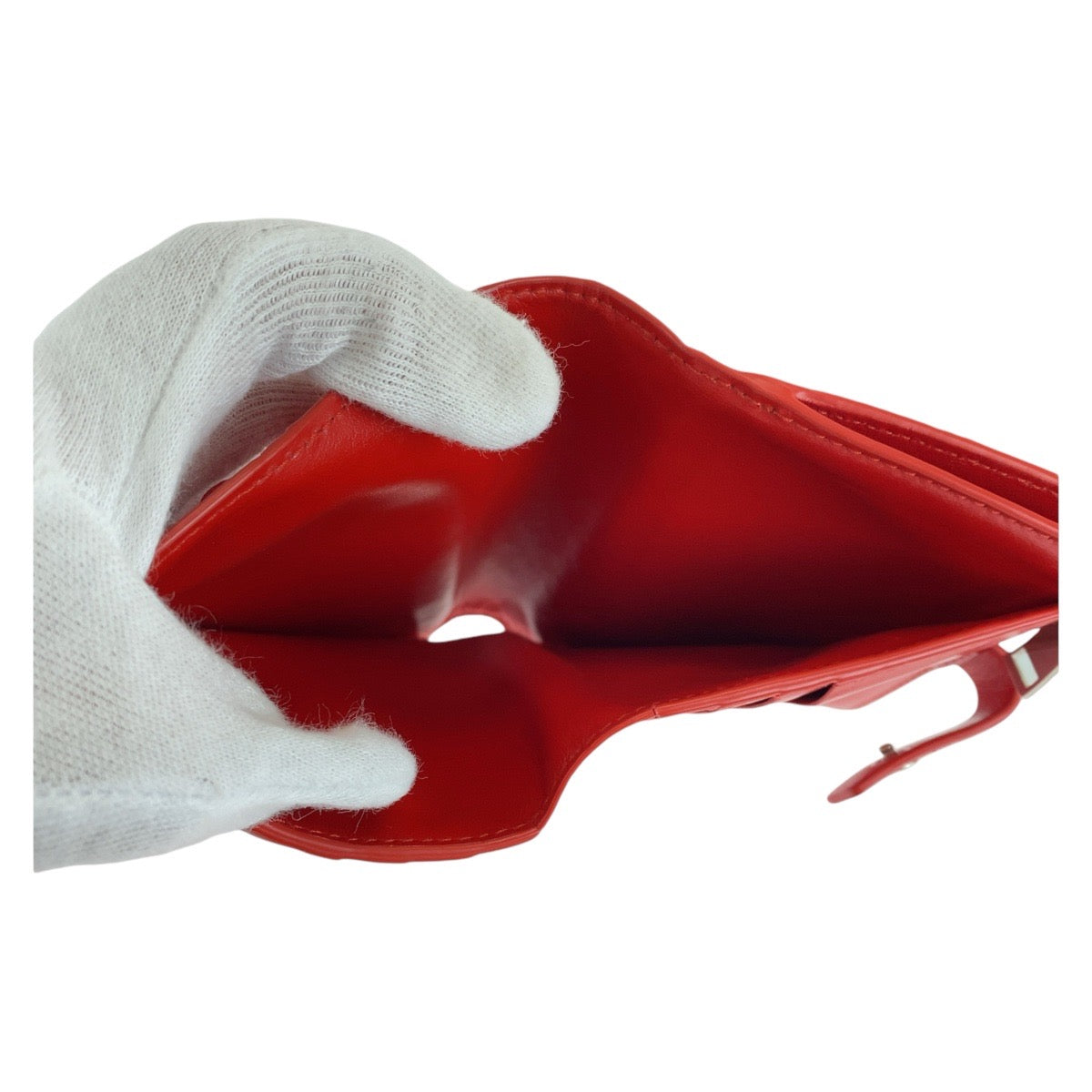 18797
BOTTEGAVENETA ボッテガヴェネタ マキシイントレチャート レッド シルバー金具 レザー 折財布 コンパクトウォレット  レディース ABP39