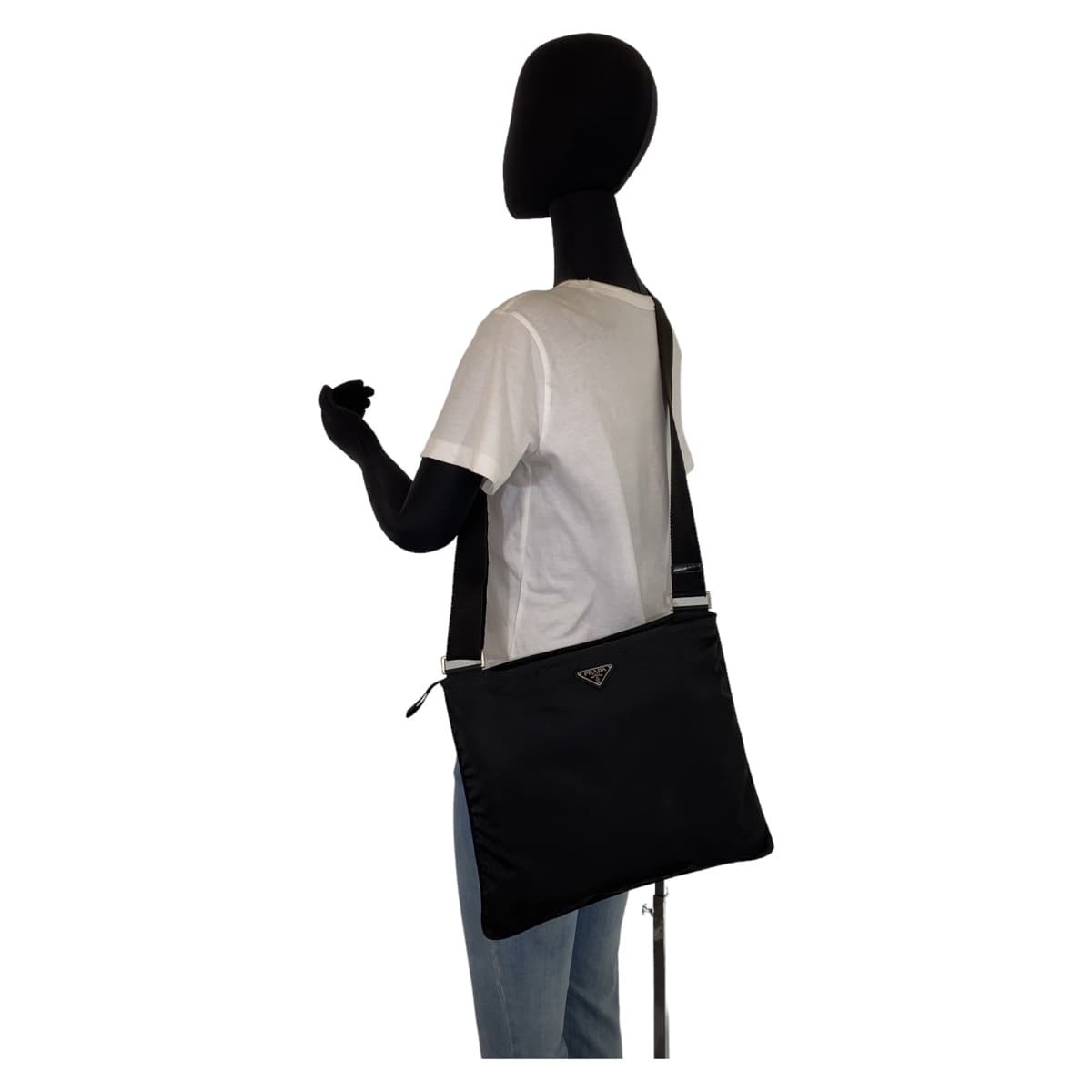 18815
PRADA プラダ テスート 三角ロゴプレート 男女兼用 ブラック 黒 シルバー金具 ナイロン ショルダーバッグ サコッシュ  レディース ABP40
