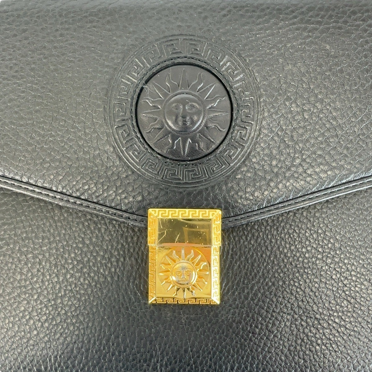 18831
VERSACE ヴェルサーチ ヴィンテージ サンバースト メデューサ ブラック 黒 ゴールド金具 レザー ビジネスバッグ ハンドバッグ メンズ ABP38