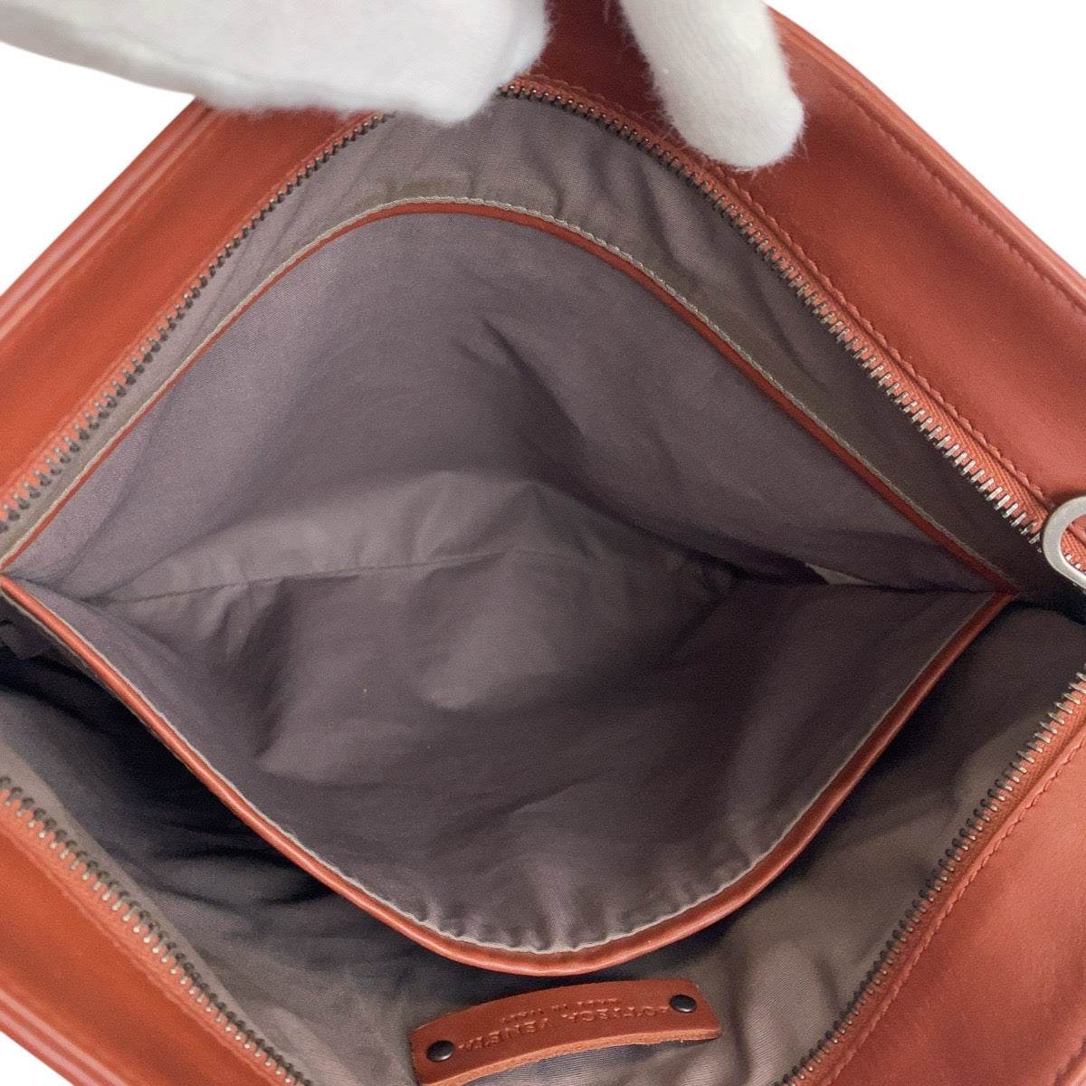 18841
BOTTEGAVENETA ボッテガヴェネタ イントレチャート 男女兼用 ブラウン ガンメタ金具 レザー B03597793V ショルダーバッグ メッセンジャーバッグ レディース ABP60